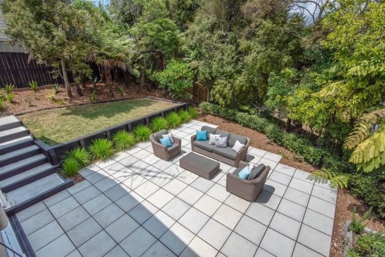 Photo of property in 98 Park Hill Road, Birkenhead, Auckland, 0626