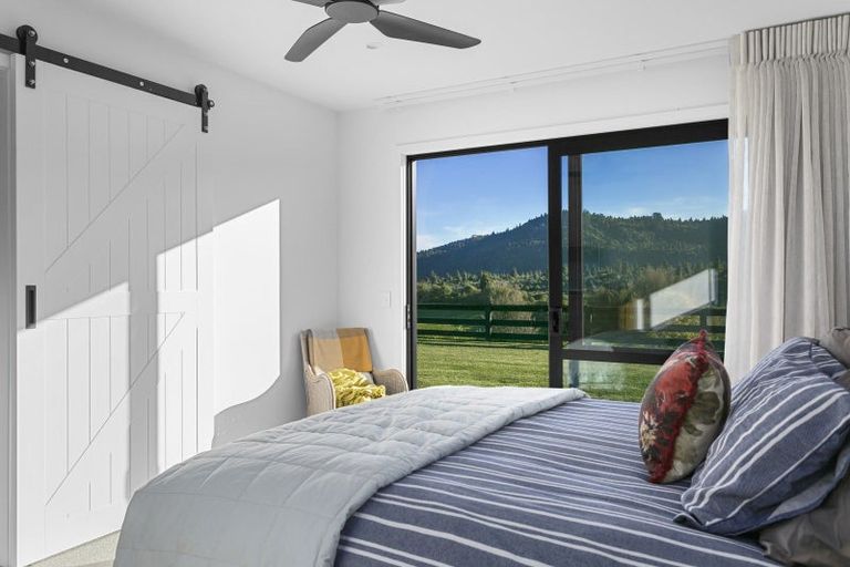 Photo of property in 14 Seven Oaks Drive, Kinloch, Taupo, 3377