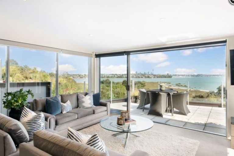 Photo of property in 2/16 Pine Ridge Terrace, Hauraki, Auckland, 0622