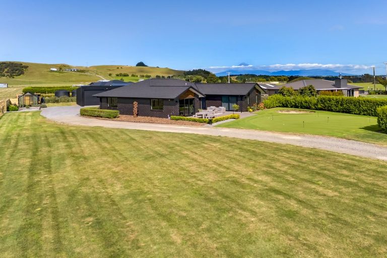 Photo of property in 8 Tikorangi Road East, Tikorangi, 4383