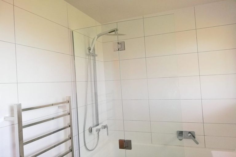 Photo of property in 15 Ware Place, Pakuranga Heights, Auckland, 2010