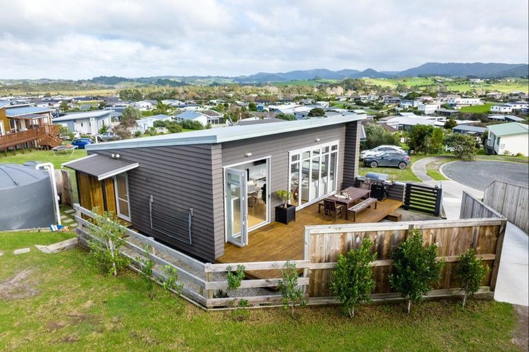 Photo of property in 37 Driftwood Place, Mangawhai Heads, Mangawhai, 0505