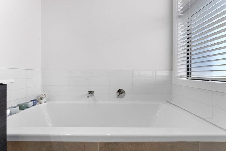 Photo of property in 4 Marine Parade, Hobsonville, Auckland, 0616