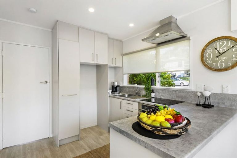 Photo of property in 1/12 Keldale Place, Forrest Hill, Auckland, 0620