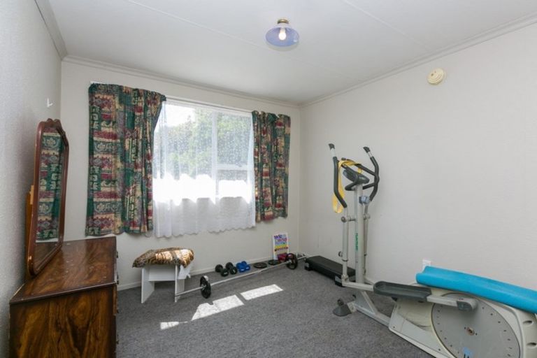 Photo of property in 54 Seaview Road, Marfell, New Plymouth, 4310
