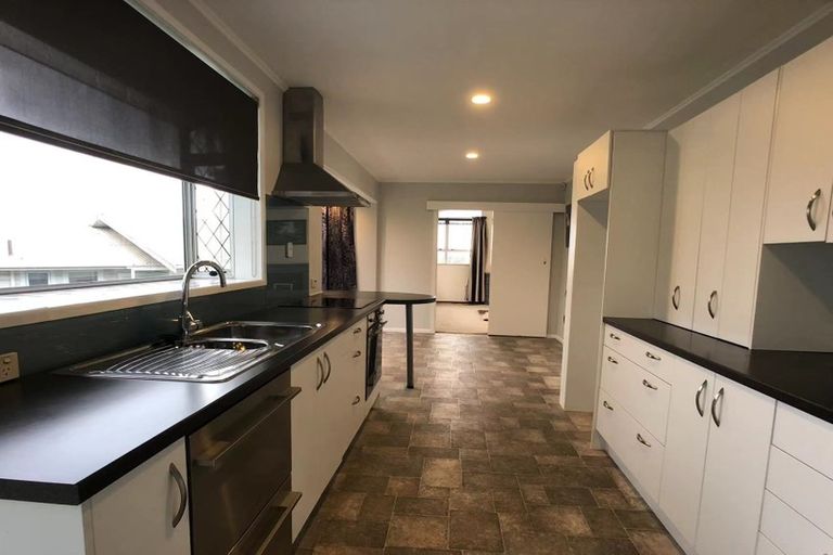 Photo of property in 14 Carole Crescent, Pakuranga, Auckland, 2010