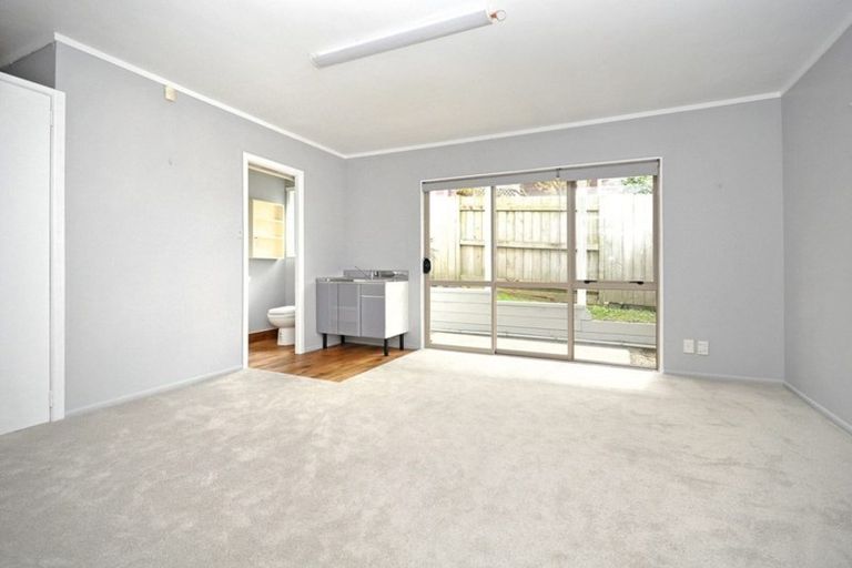 Photo of property in 1 Mackwell Road, Fairview Heights, Auckland, 0632