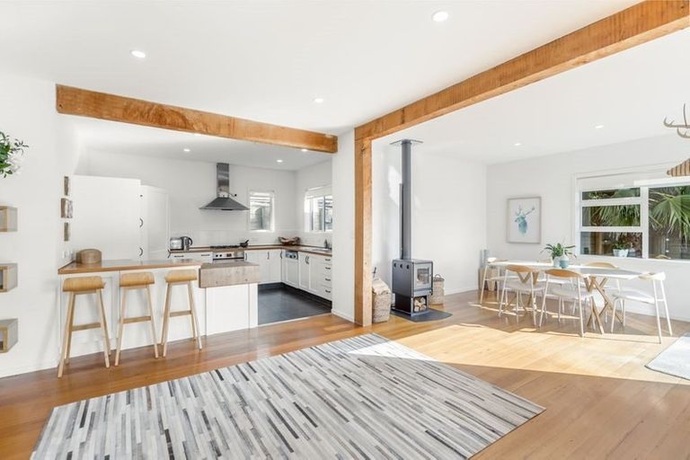 Photo of property in 91f Wade River Road, Stanmore Bay, Whangaparaoa, 0932