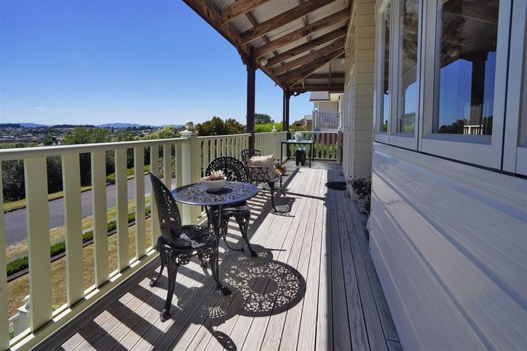 Photo of property in 16 Tironui Terrace, Western Heights, Hamilton, 3200