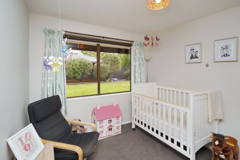 Photo of property in 64 Anglesea Avenue, Parklands, Christchurch, 8083