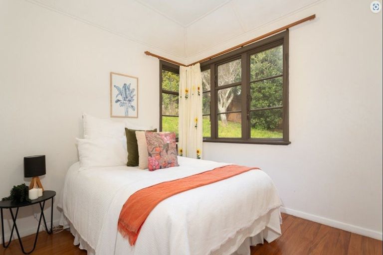 Photo of property in 29 Sidlaw Street, Strathmore Park, Wellington, 6022