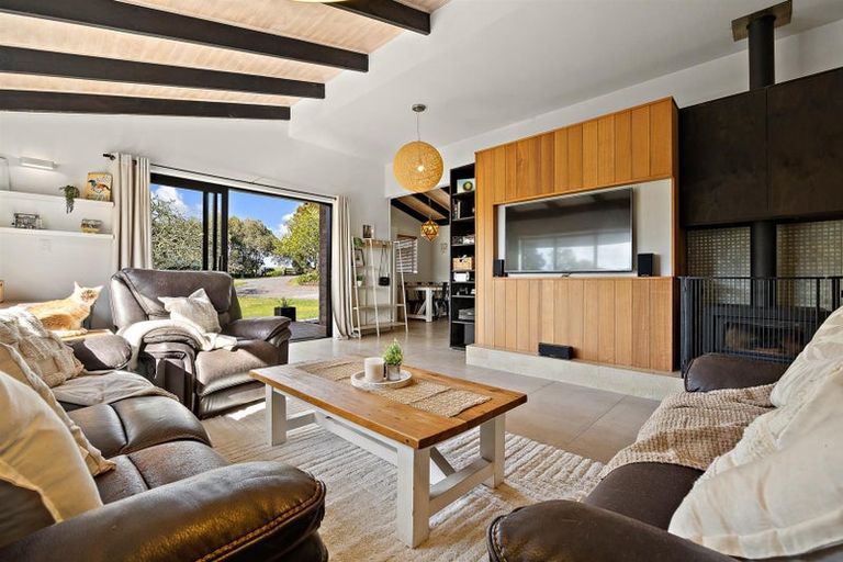 Photo of property in 1115 State Highway 16, Waimauku, 0883