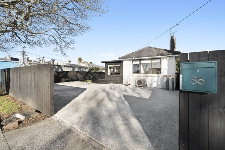 Photo of property in 35 Freyberg Avenue, Papatoetoe, Auckland, 2104