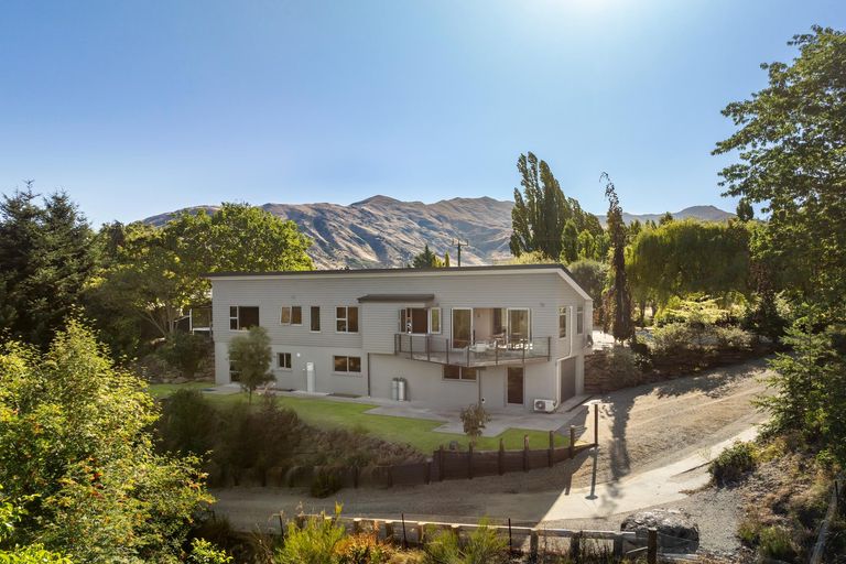 Photo of property in 293 Riverbank Road, Wanaka, 9382