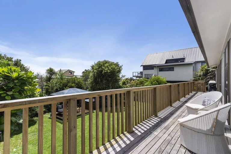 Photo of property in 5 Higham Ferrers Place, Red Beach, 0932