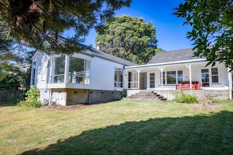 Photo of property in 64 Winara Avenue, Waikanae, 5036