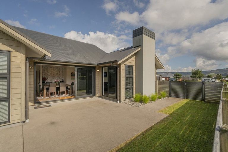 Photo of property in 10 Topping Place, Whitianga, 3510