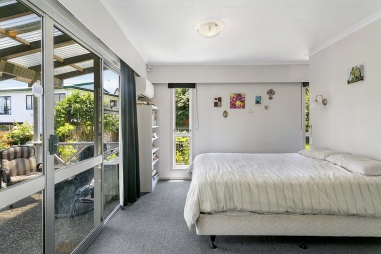 Photo of property in 18 Ingle Avenue, Waipahihi, Taupo, 3330