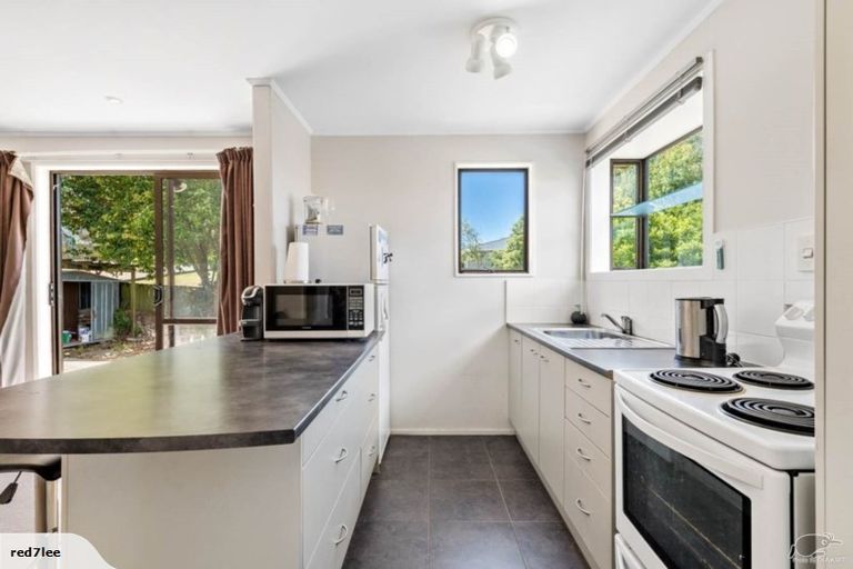 Photo of property in 3 Sarajevo Place, Massey, Auckland, 0614