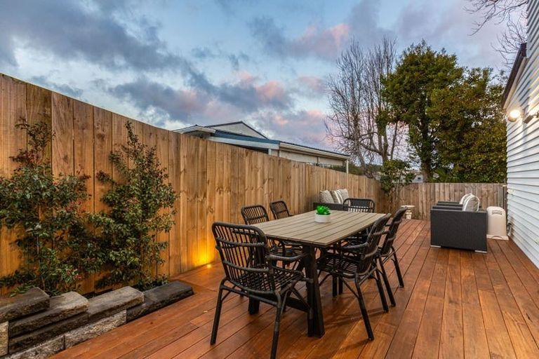 Photo of property in 7b Ballial Place, West Harbour, Auckland, 0618