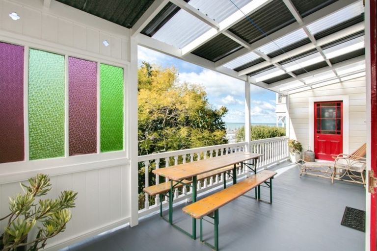 Photo of property in 13 Colenso Avenue, Hospital Hill, Napier, 4110