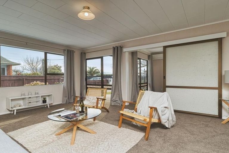 Photo of property in 12 Avenue Road, Greenmeadows, Napier, 4112