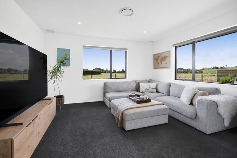 Photo of property in 8 Tikorangi Road East, Tikorangi, 4383