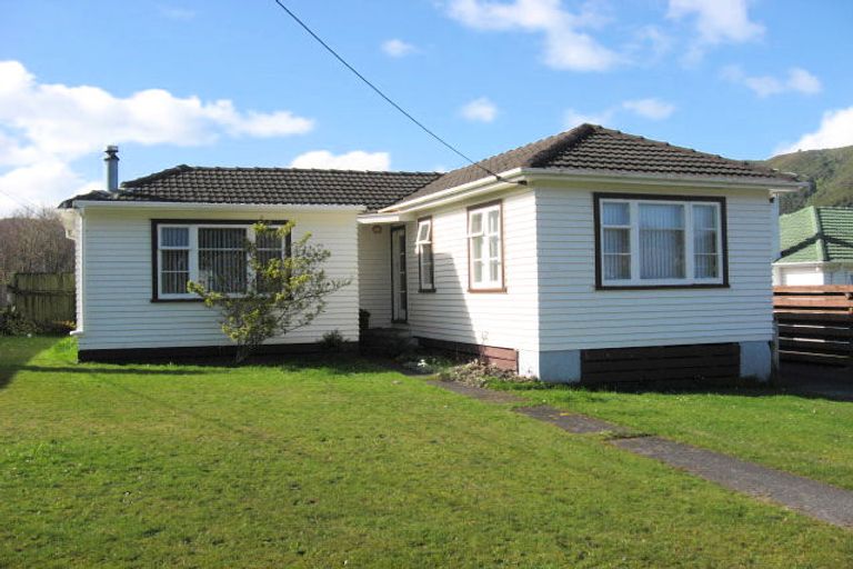 Photo of property in 106 Wellington Road, Wainuiomata, Lower Hutt, 5014