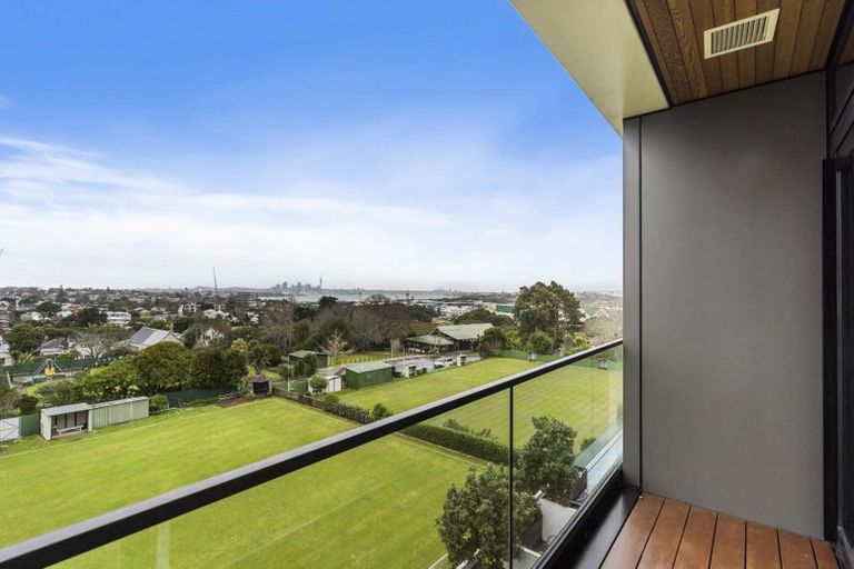 Photo of property in Frank Sargeson Apts, 306/74 Anzac Street, Takapuna, Auckland, 0622