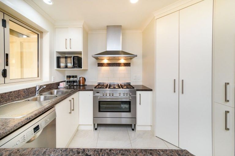 Photo of property in 98 Rosalie Terrace, Kelvin Grove, Palmerston North, 4414