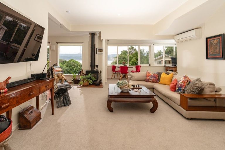 Photo of property in 46 Fortification Road, Karaka Bays, Wellington, 6022