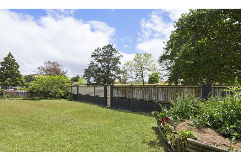 Photo of property in 9 Gregg Place, Sunnyvale, Auckland, 0612