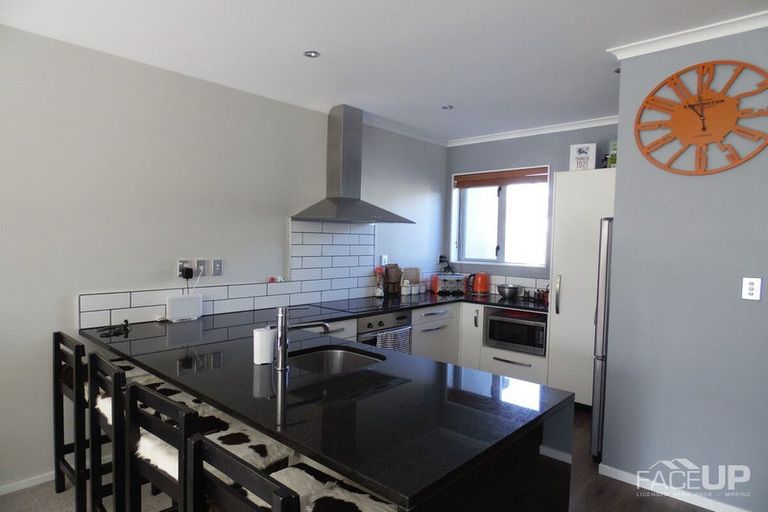 Photo of property in 9w Clearwater Cove, West Harbour, Auckland, 0618