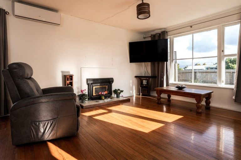 Photo of property in 43 Collins Road, Melville, Hamilton, 3206