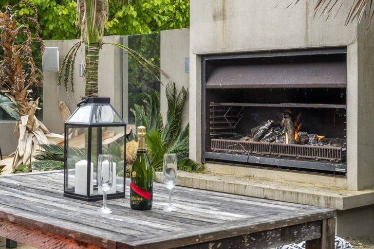 Photo of property in 1 Frank Knight Place, Waiuku, 2123