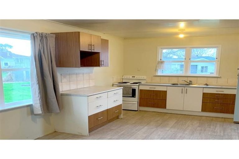 Photo of property in 5 Corsair Crescent, Mangere, Auckland, 2022