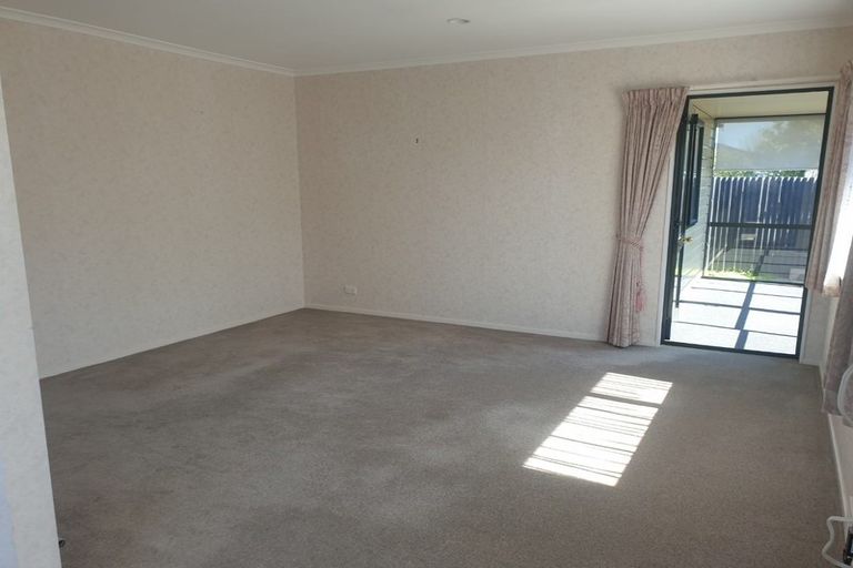 Photo of property in 3 Riversdale Drive, Merrilands, New Plymouth, 4312