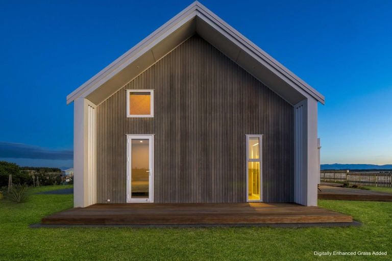 Photo of property in 2 Rangeview Rise, Foxton Beach, Foxton, 4815