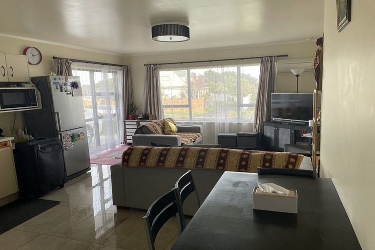 Photo of property in 2/4 Calluna Crescent, Totara Heights, Auckland, 2105