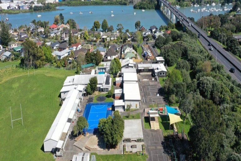 Photo of property in 2 Millen Avenue, Pakuranga, Auckland, 2010