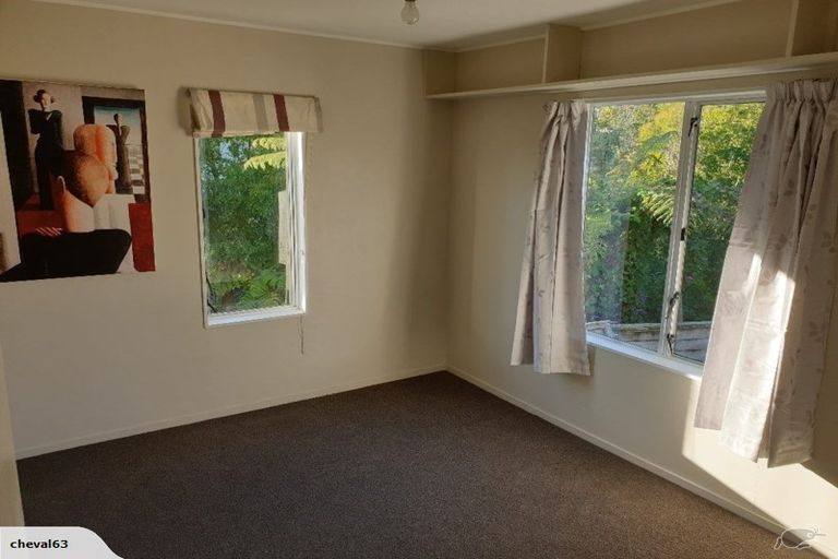 Photo of property in 20 De Val Drive, Titirangi, Auckland, 0604