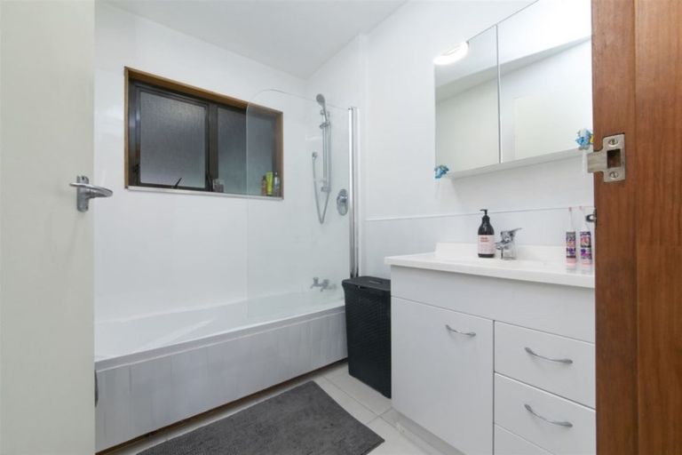 Photo of property in 1/8 Fitzwilliam Drive, Torbay, Auckland, 0630