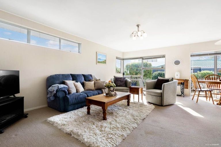 Photo of property in 1/46 Aviemore Drive, Highland Park, Auckland, 2010