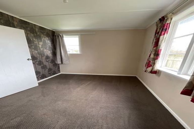 Photo of property in 4 Churchill Crescent, Foxton, 4814