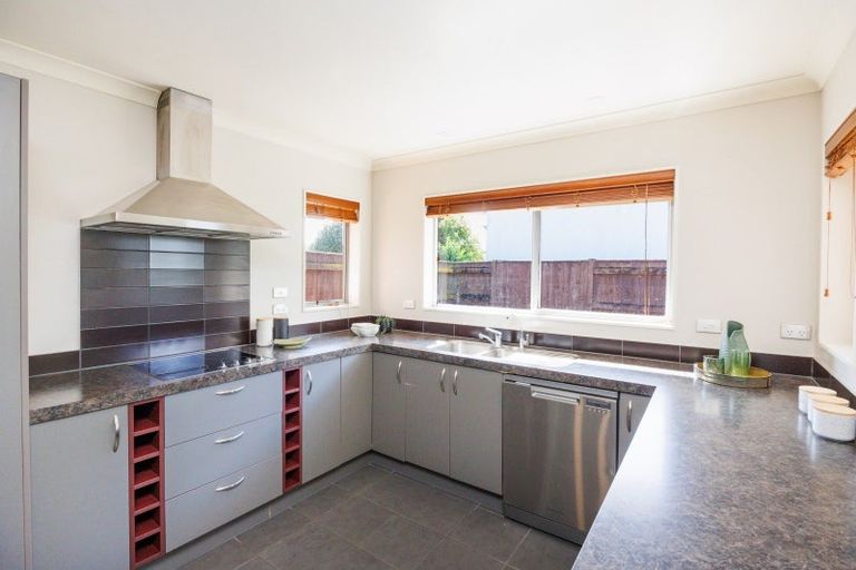 Photo of property in 51 Tennyson Avenue, Kelvin Grove, Palmerston North, 4414