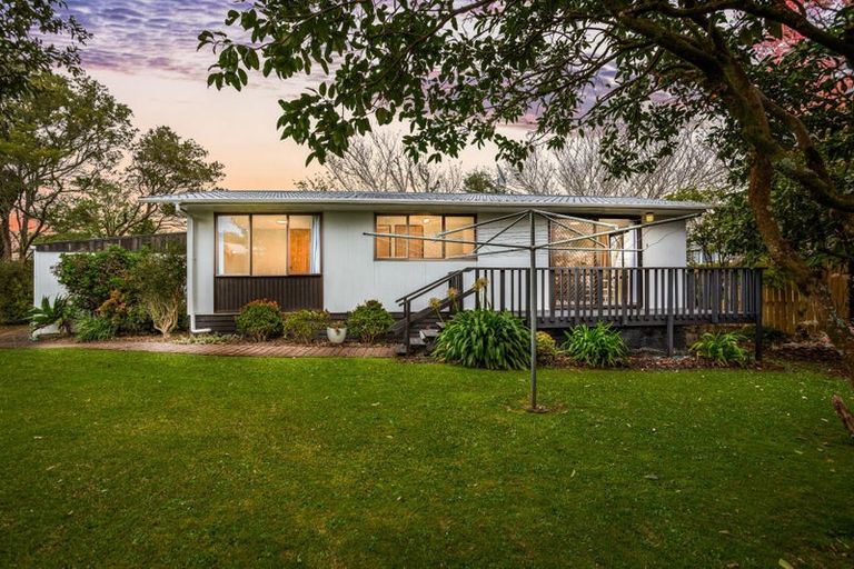 Photo of property in 2/5 Compass Place, Te Atatu Peninsula, Auckland, 0610