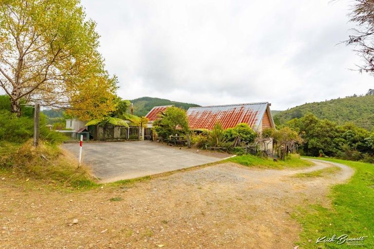 Photo of property in 695 Whitemans Valley Road, Whitemans Valley, Upper Hutt, 5371