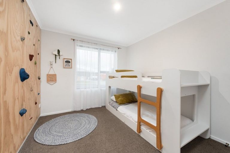 Photo of property in 5 Raiha Street, Papamoa Beach, Papamoa, 3118