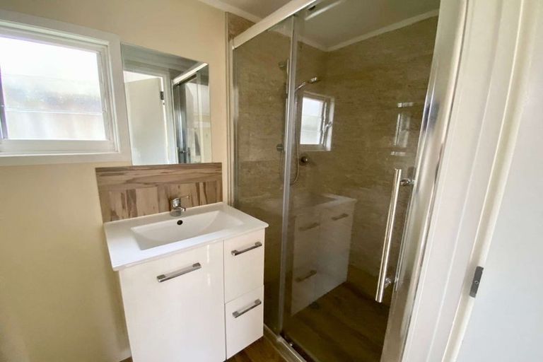 Photo of property in 35 Archibald Road, Kelston, Auckland, 0602