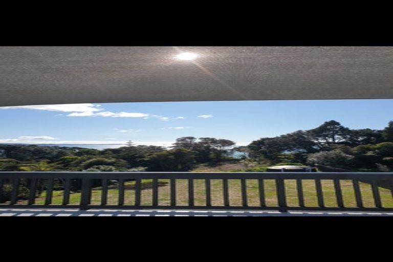 Photo of property in 147 Howard Road, Orere Point, Papakura, 2585